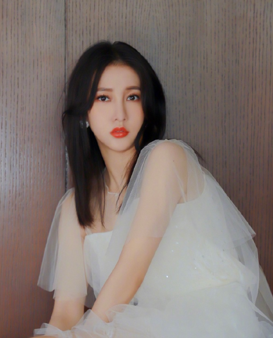 C-biz 21/5: Ngụy Đại Huân tặng Dương Mịch 999 bông hồng, Trịnh Khải và Miêu Miêu kết hôn ảnh 3