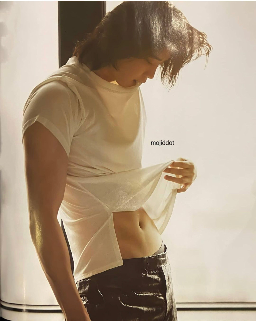 Lee Jong Suk xuất hiện với visual mới lạ, lần đầu khoe body cơ bắp 6 múi “tuyệt phẩm” ảnh 3