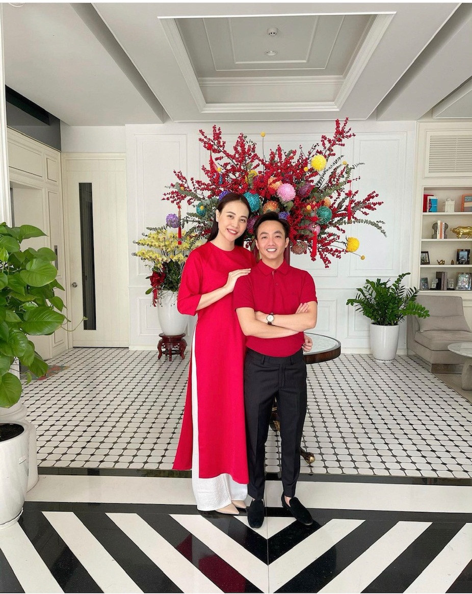 “Sao” Việt diện đồ và trang điểm cho dịp Tết Tân Sửu 2021: Áo dài tay phồng và bộ suit lên ngôi ảnh 12