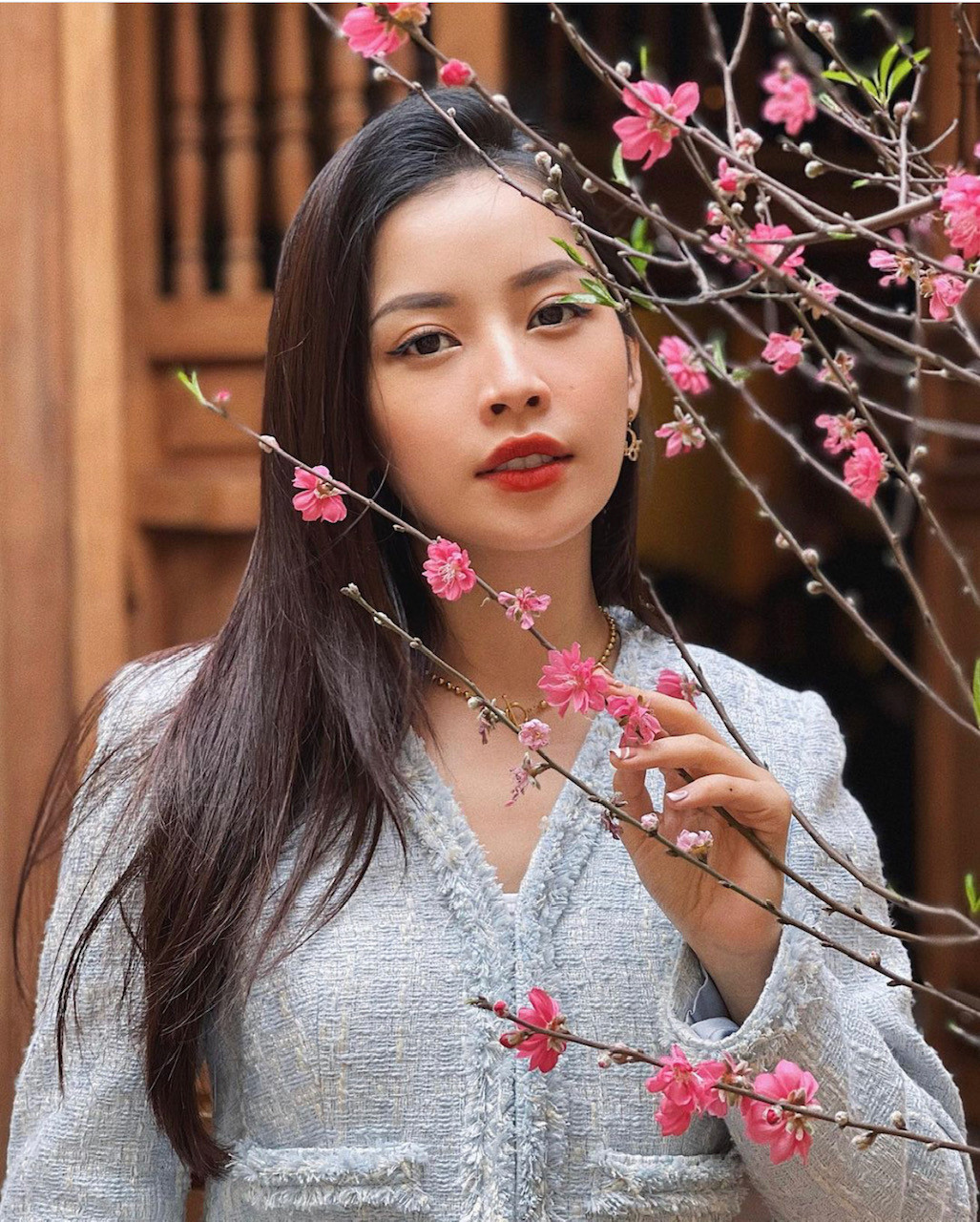 “Sao” Việt diện đồ và trang điểm cho dịp Tết Tân Sửu 2021: Áo dài tay phồng và bộ suit lên ngôi ảnh 18