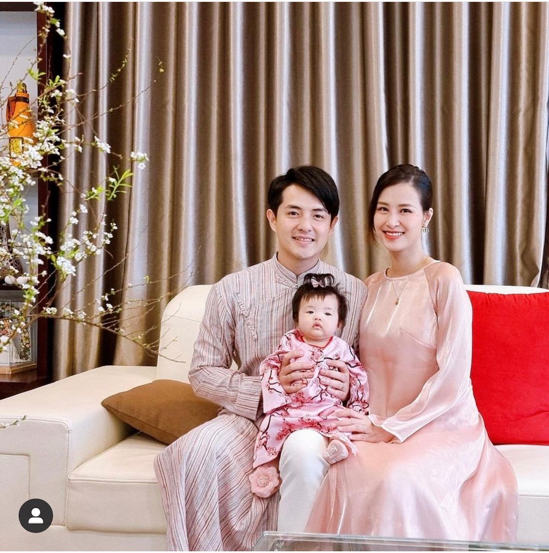 “Sao” Việt diện đồ và trang điểm cho dịp Tết Tân Sửu 2021: Áo dài tay phồng và bộ suit lên ngôi ảnh 11