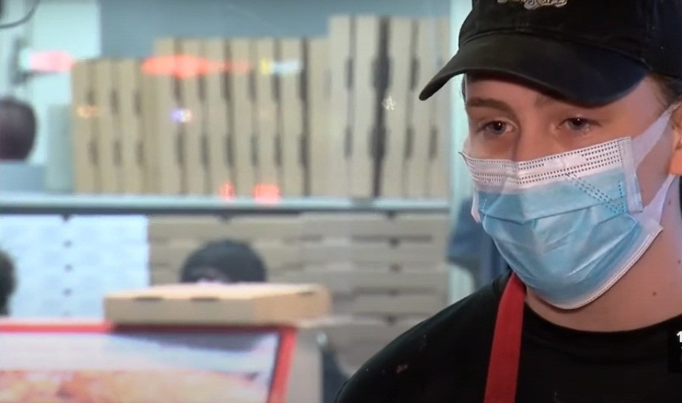 Nhận tiền tip “khủng” gần 50 triệu đồng, đây là bồi bàn may mắn nhất Giáng sinh năm nay ảnh 4