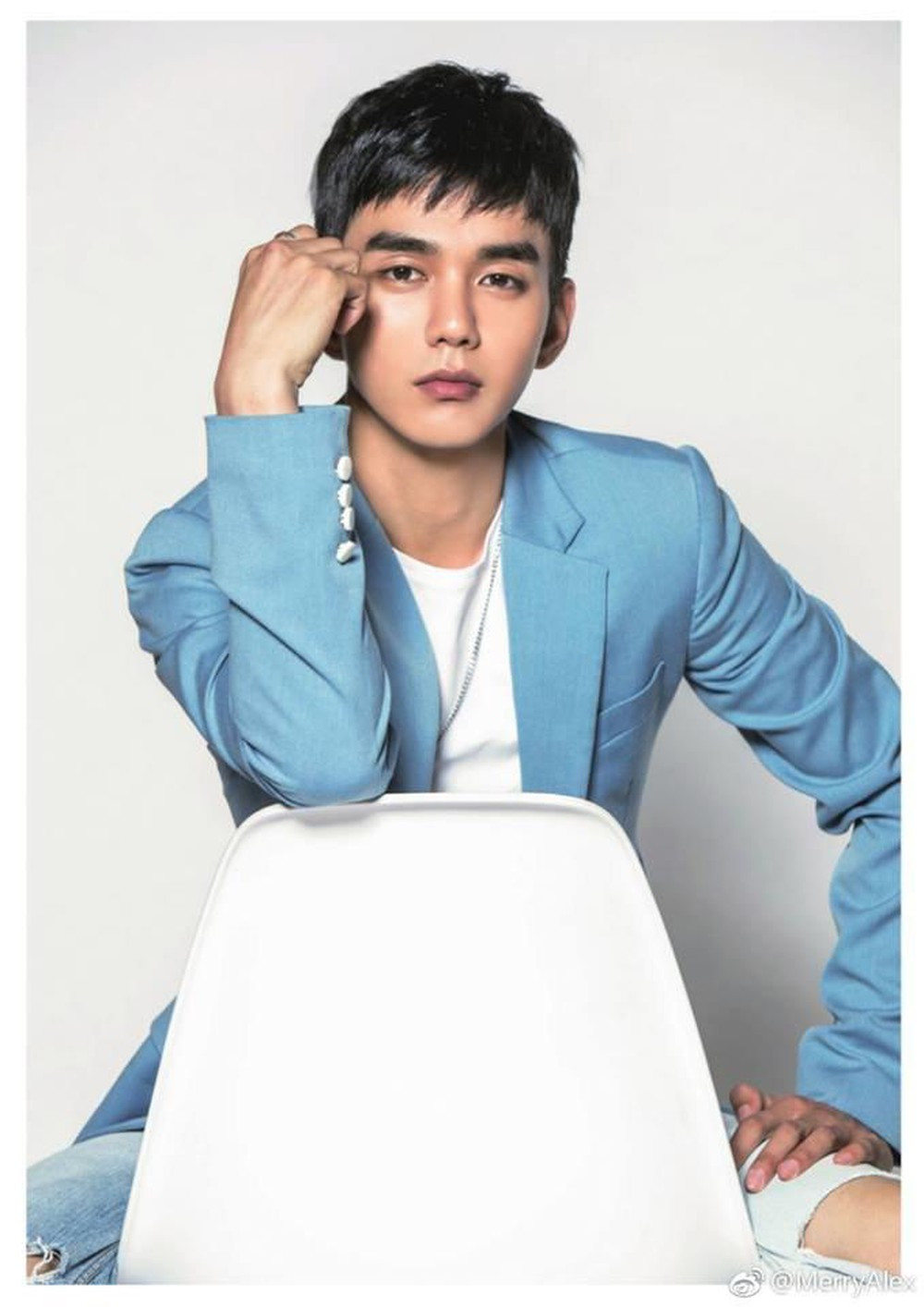 Bạn chỉ cần 5 tư thế “thần thánh” này cũng đủ “sống ảo siêu chất” ngay trong nhà! ảnh 2