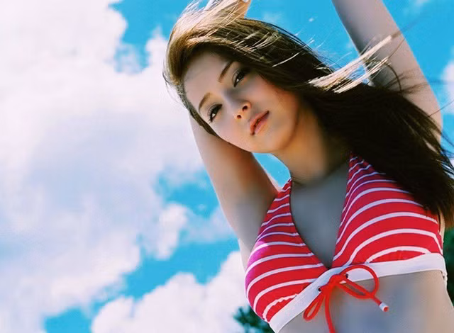 Vẻ ngoài hoàn hảo và gợi cảm của mỹ nhân hàng đầu Nhật Bản bị chồng lừa dối - 14