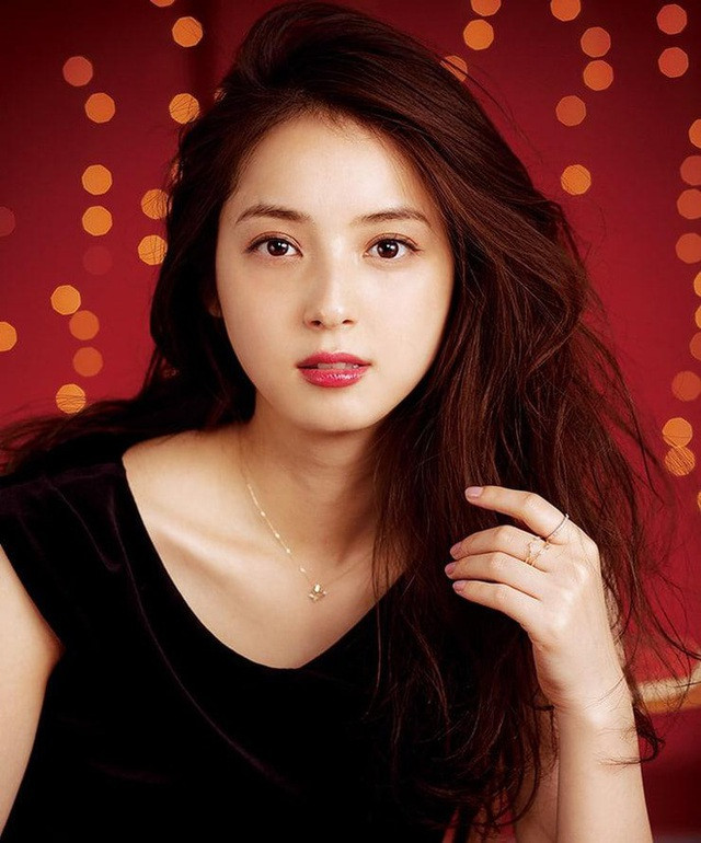 Vẻ ngoài hoàn hảo và gợi cảm của mỹ nhân hàng đầu Nhật Bản bị chồng lừa dối - 13