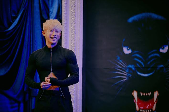 “Sao” quốc tế đón Noel 2020: Cầu hôn và tặng quà cho người hâm mộ ảnh 7