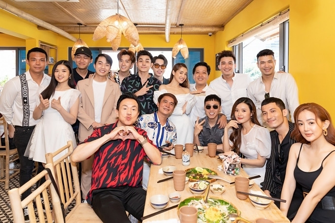 Trường Giang - Nhã Phương khai trương nhà hàng mới giữa tháng 5. Trường Giang - Nhã Phương khai trương nhà hàng mới giữa tháng 5.