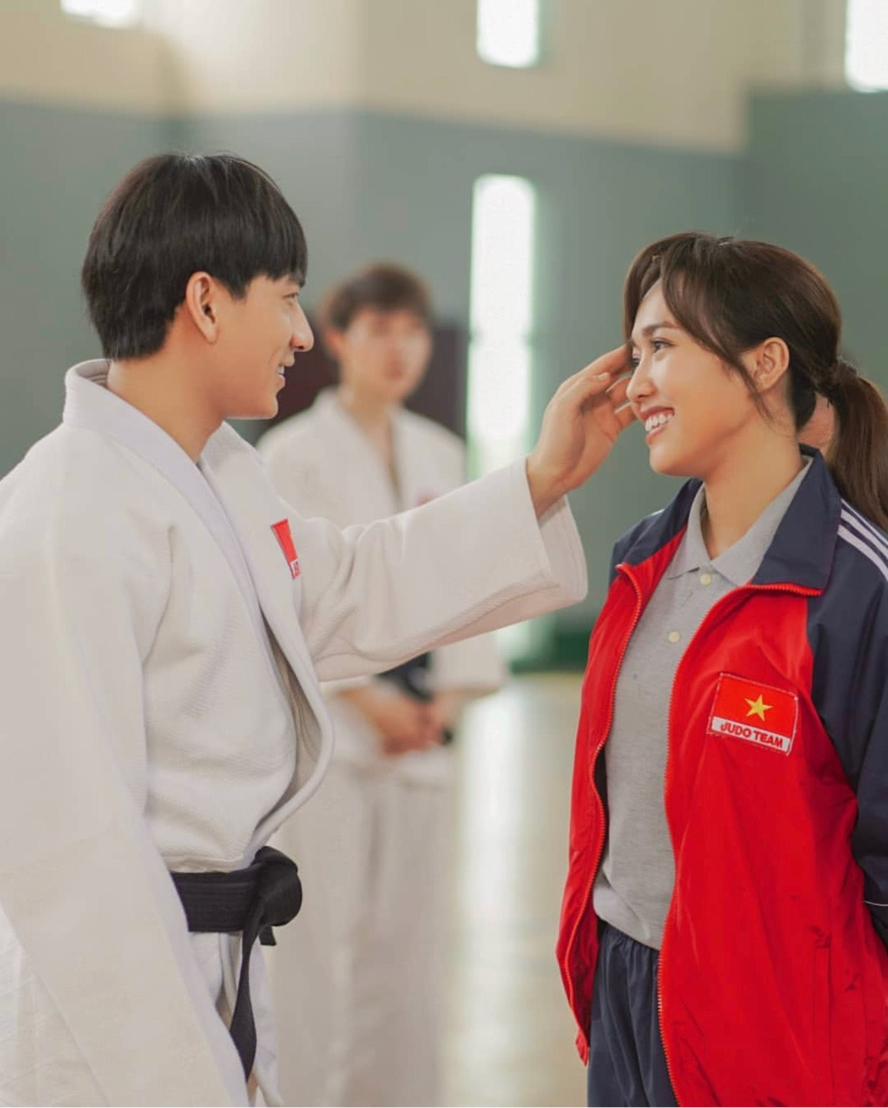 “Nam thần” Issac: Cần một “bến đỗ sự nghiệp” vì không muốn đối phương phải khổ ảnh 10