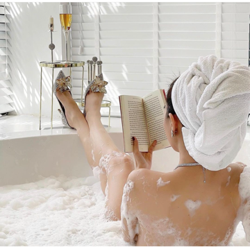 Á hậu Thúy Vân khoe “thiên thần”, cư dân mạng lại “sốt” với đôi bàn tay nhỏ “thần thánh“ ảnh 9