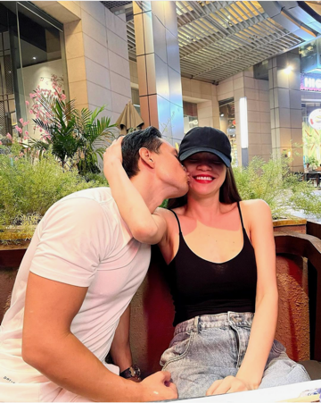 Á hậu Thúy Vân khoe “thiên thần”, cư dân mạng lại “sốt” với đôi bàn tay nhỏ “thần thánh“ ảnh 4