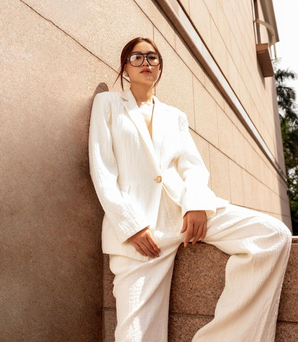 “Sao” Việt diện đồ và trang điểm cho dịp Tết Tân Sửu 2021: Áo dài tay phồng và bộ suit lên ngôi ảnh 16