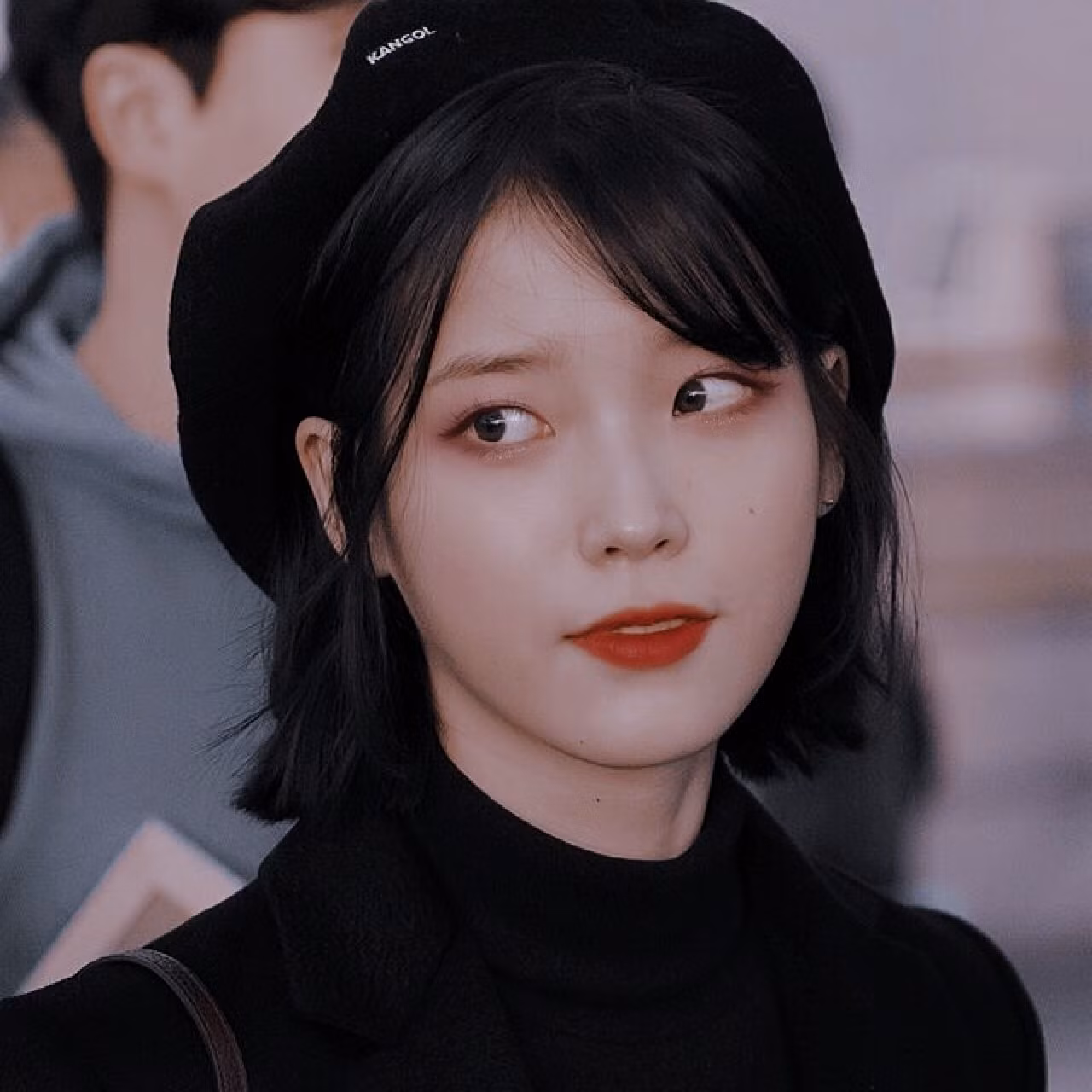 Black Pink “đáp trả” ra sao khi bị “em gái quốc dân” IU “cho ngửi khói” trong tháng Hai ảnh 6