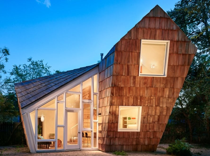 Ngôi nhà 'tổ ong' nghiêng như sắp đổ vẫn đẹp long lanh ảnh 1