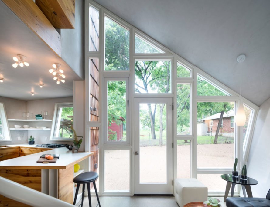 Ngôi nhà 'tổ ong' nghiêng như sắp đổ vẫn đẹp long lanh ảnh 4