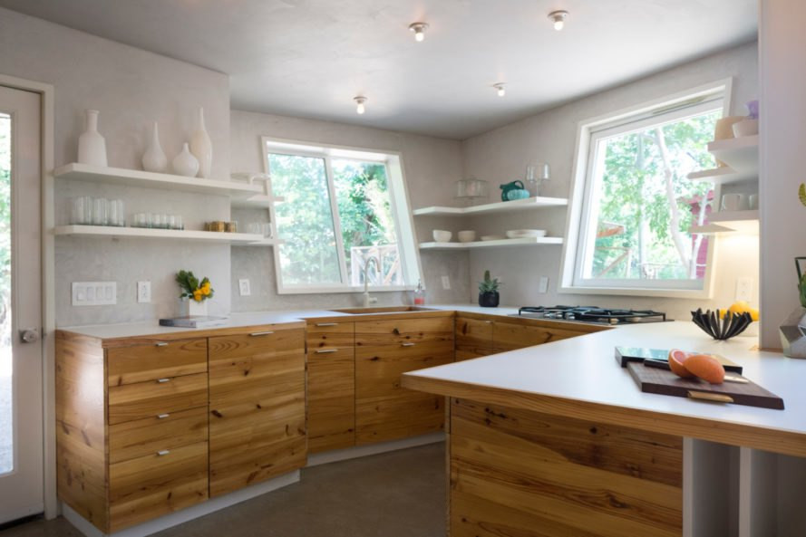 Ngôi nhà 'tổ ong' nghiêng như sắp đổ vẫn đẹp long lanh ảnh 7