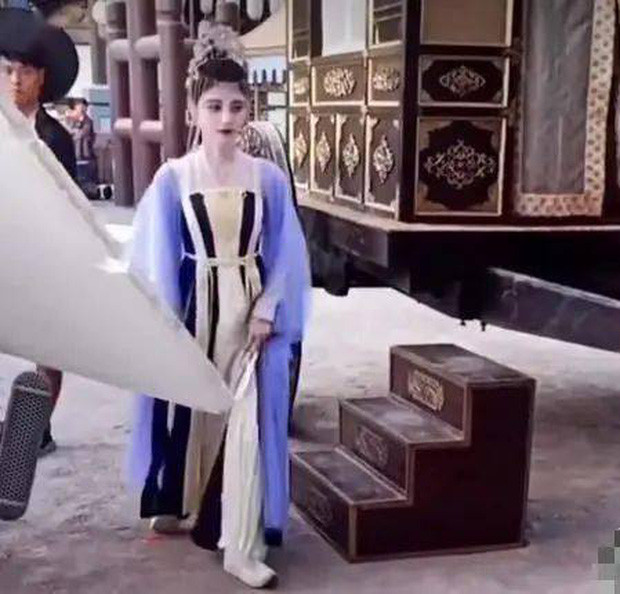 Bộ hình gợi cảm mơn mởn của Lưu Diệc Phi năm 17 tuổi gây 'sốt' ảnh 10