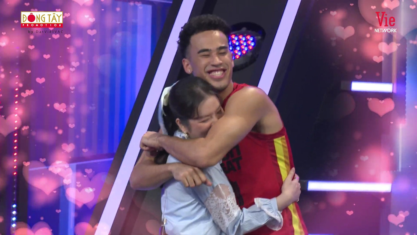 Lý Nhã Kỳ khóc khi ôm hot boy bóng rổ: 'Lâu rồi em không có ai ôm' ảnh 3