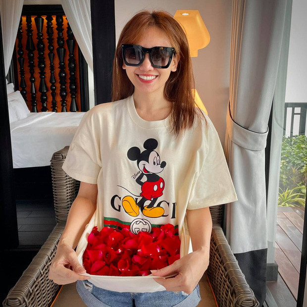 Ảnh Trấn Thành - Hari Won tình tứ trong bồn tắm kỷ niệm 1500 ngày yêu gây tranh cãi ảnh 5