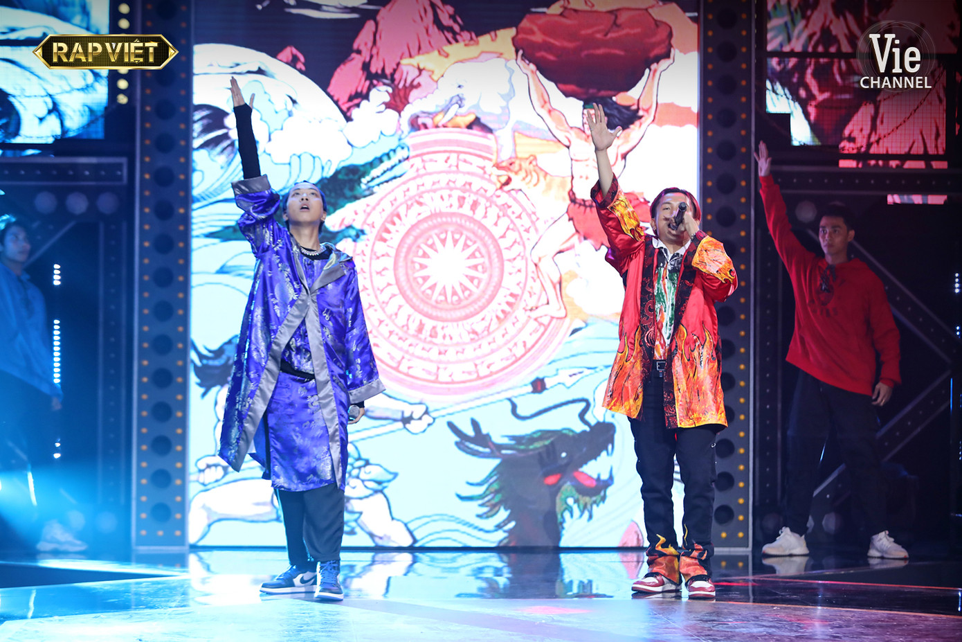 ‘Rap Việt’ bùng nổ với đại chiến Sơn Tinh – Thủy Tinh, Karik tung nón vàng cuối cùng ảnh 2