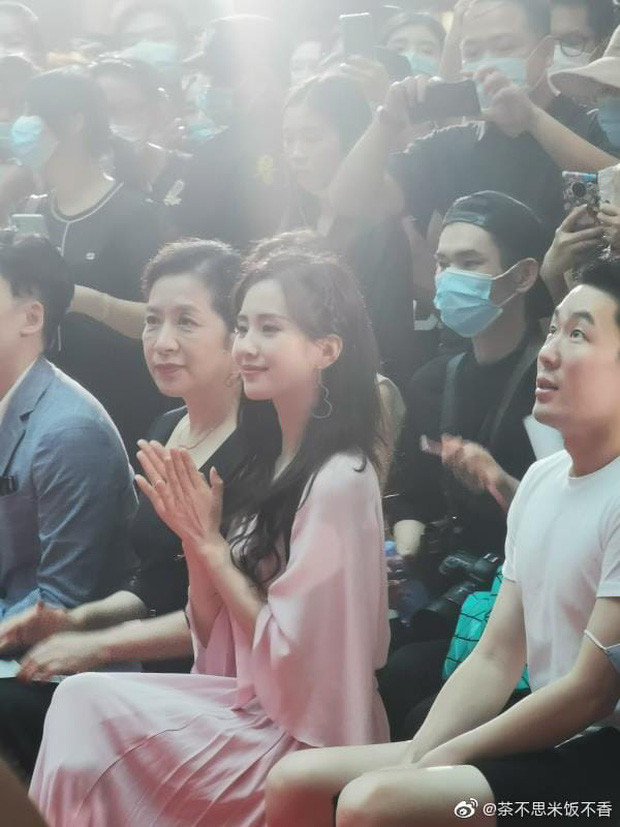 Bộ hình gợi cảm mơn mởn của Lưu Diệc Phi năm 17 tuổi gây 'sốt' ảnh 12