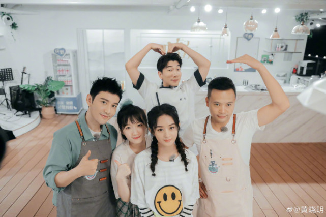 Triệu Lệ Dĩnh và Huỳnh Hiểu Minh bị ném đá vì cách ăn uống mất vệ sinh trên truyền hình ảnh 3