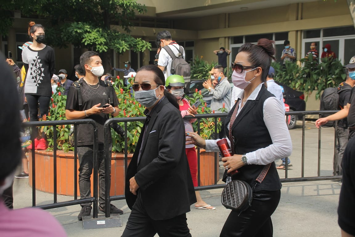 Ngày buồn cuối năm của showbiz Việt: Đông đảo nghệ sĩ đến tiễn biệt danh hài Chí Tài ảnh 11