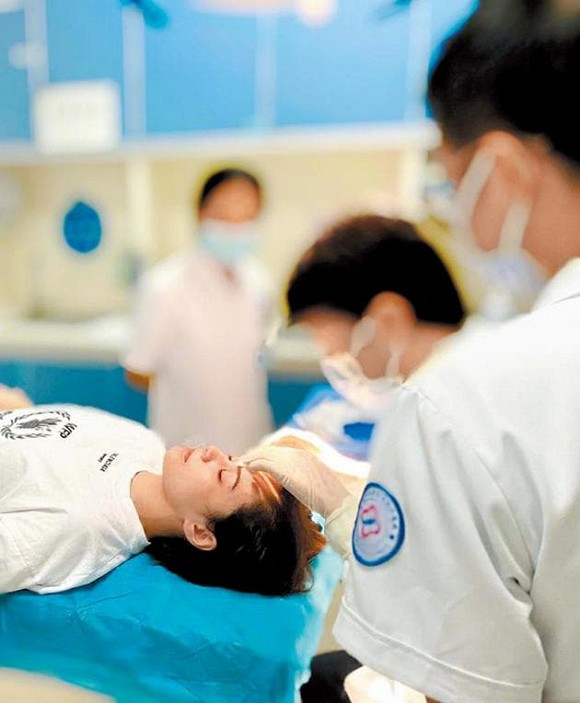 Top sao nam đẹp nhất Hàn Quốc, Song Joong Ki mất ngôi, hạng nhất là cái tên quen thuộc ảnh 10