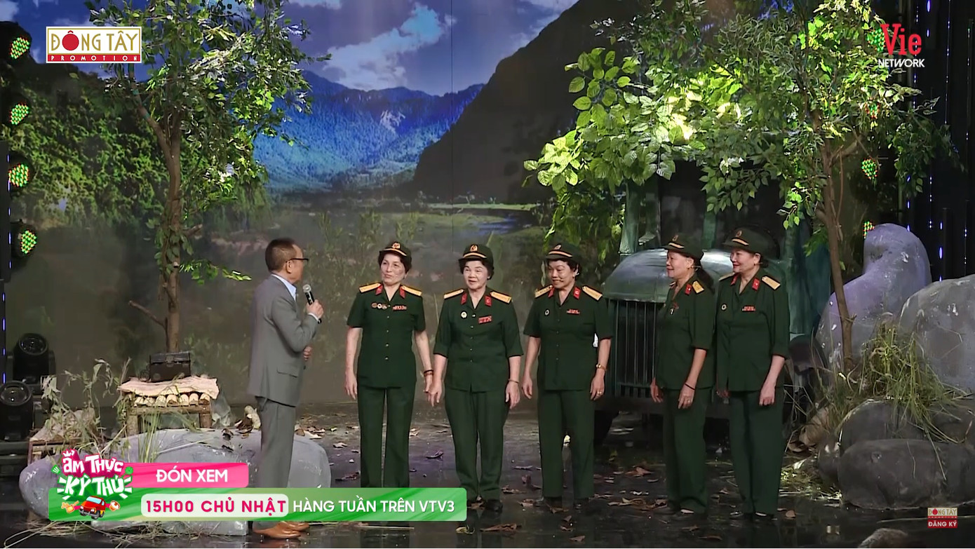 Xúc động nghe đội nữ chiến sĩ lái xe Trường Sơn kể những ngày bom đạn gian khổ ảnh 1