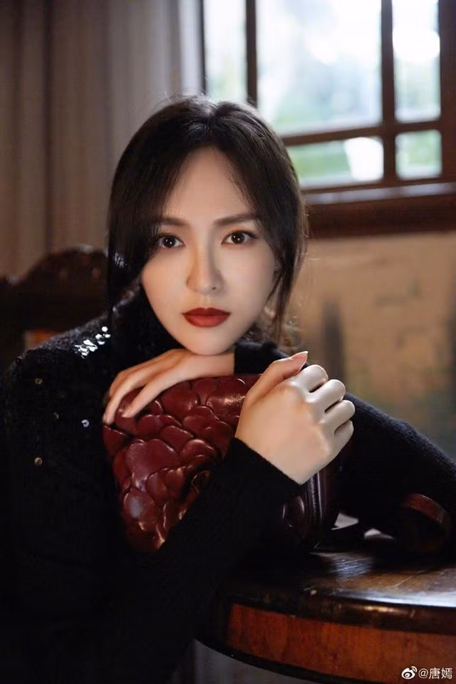 'Mỹ nhân khuynh thành' Vương Tổ Hiền - Trương Mạn Ngọc trẻ trung ở tuổi ngũ tuần ảnh 4