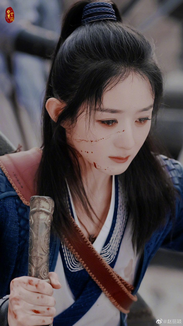 Dàn sao châu Á rạng rỡ đón năm mới, 'mỹ nhân Tân Cương' xinh như mộng múa dân tộc ảnh 11