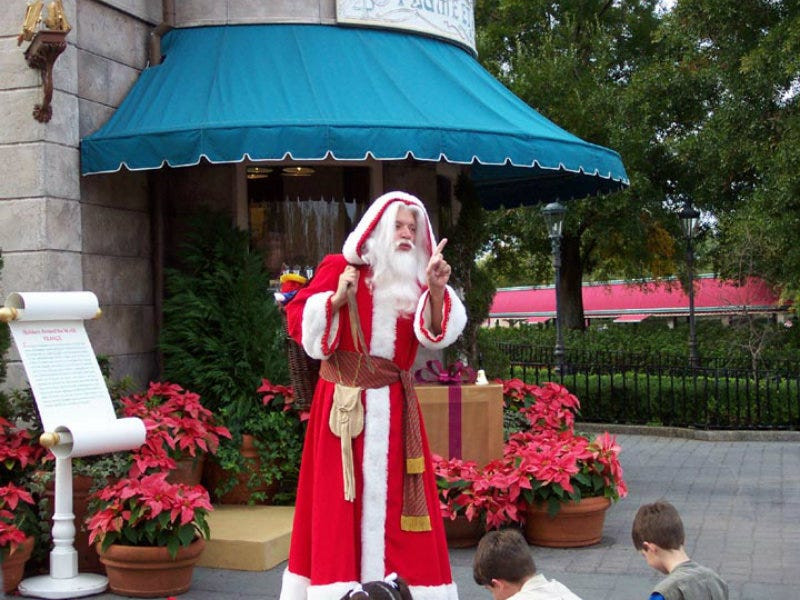 Bất ngờ với 13 phiên bản của ông già Noel trên thế giới ảnh 2