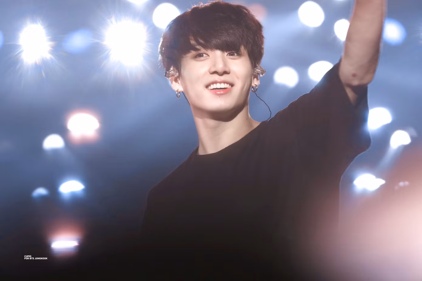 Mỹ nhân Hàn trong bộ váy xẻ táo bạo gây 'nhức mắt' tại Liên hoan phim Busan ảnh 3