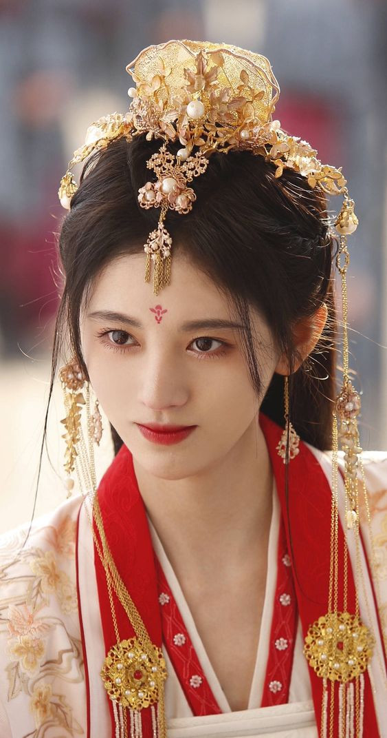 Vẻ đẹp siêu thực như nhân vật đồ họa của 'mỹ nữ 4000 có một' Cúc Tịnh Y ảnh 7