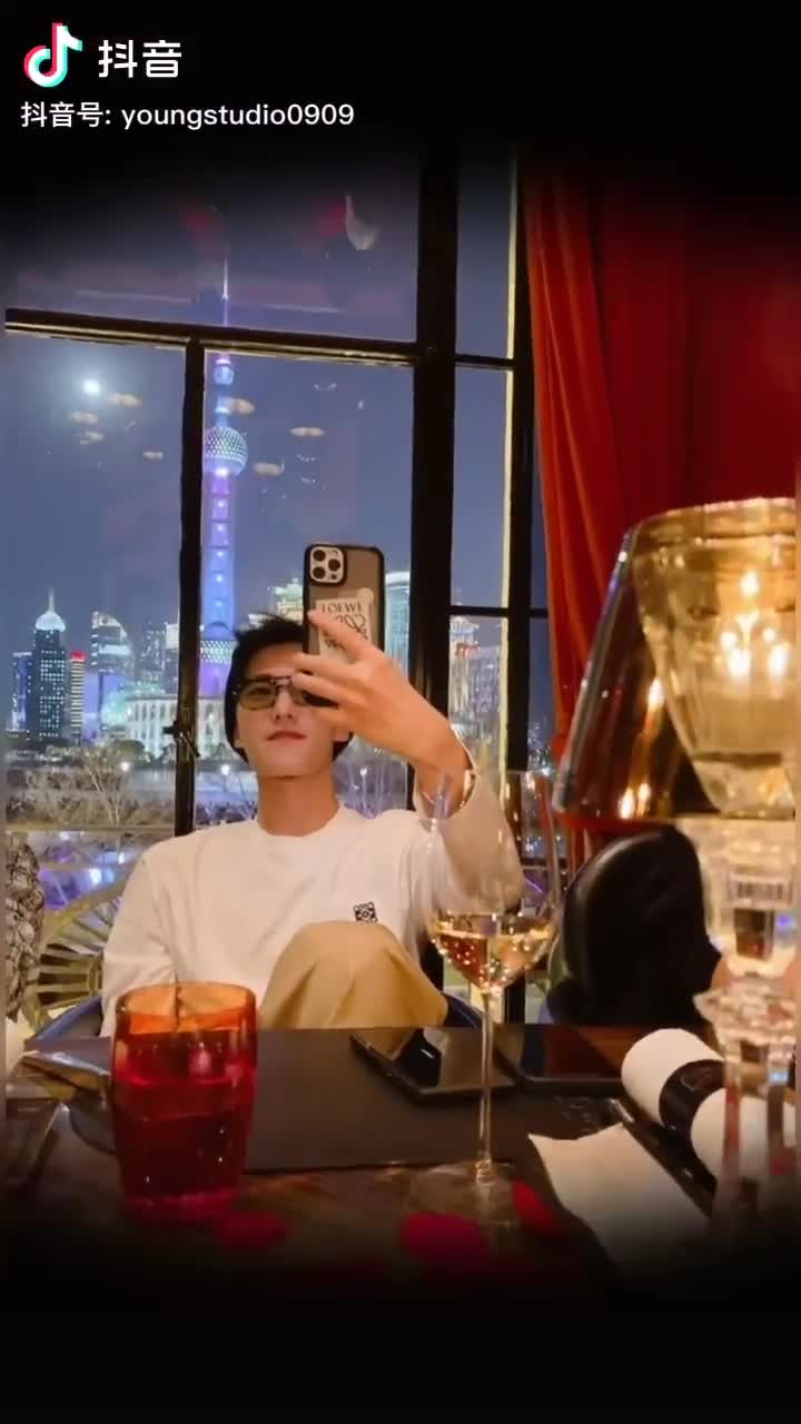 Dàn sao châu Á rạng rỡ đón năm mới, 'mỹ nhân Tân Cương' xinh như mộng múa dân tộc ảnh 8