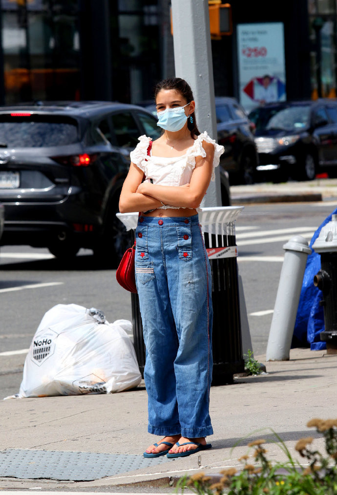 Suri Cruise leo thẳng top tìm kiếm ở Hàn Quốc vì vóc dáng, khí chất như ngôi sao ở tuổi 14 ảnh 7