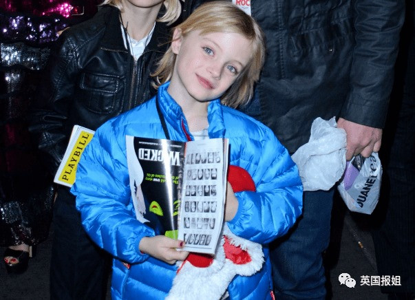 Ngây ngất trước ngoại hình xinh hơn con gái của quý tử nhà minh tinh phim 'King Kong' ảnh 2