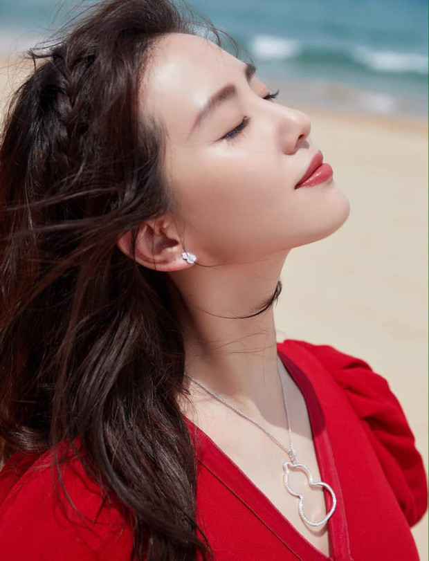 Bộ hình gợi cảm mơn mởn của Lưu Diệc Phi năm 17 tuổi gây 'sốt' ảnh 13