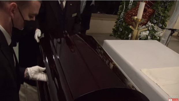 Xót xa khoảnh khắc vợ nhìn mặt nghệ sĩ Chí Tài lần cuối trước khi chia xa vĩnh viễn ảnh 14