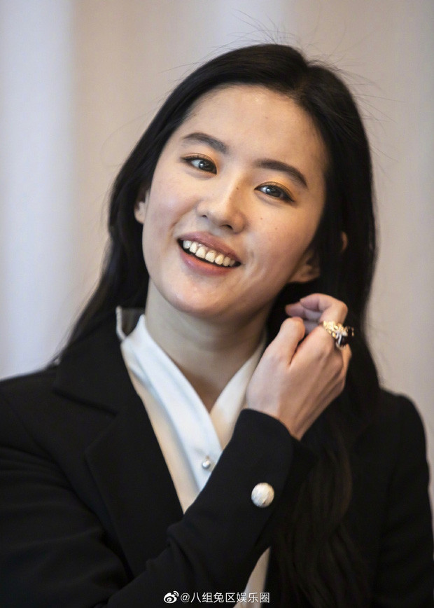 Lưu Diệc Phi khiến fan hoảng hồn vì lộ mặt chảy xệ, nhăn nheo ảnh 2