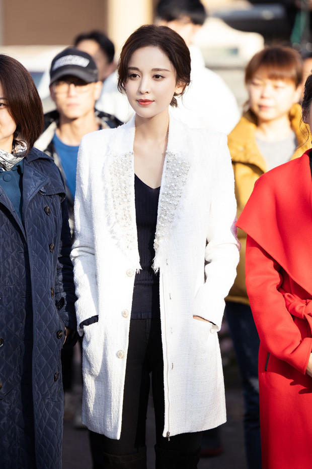 'Chúc Anh Đài' Lương Tiểu Băng nhuận sắc, tươi trẻ bất ngờ ở tuổi 51 ảnh 7