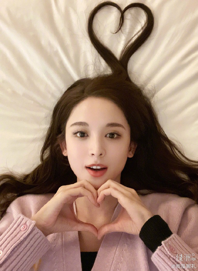 Dàn sao châu Á rạng rỡ đón năm mới, 'mỹ nhân Tân Cương' xinh như mộng múa dân tộc ảnh 6