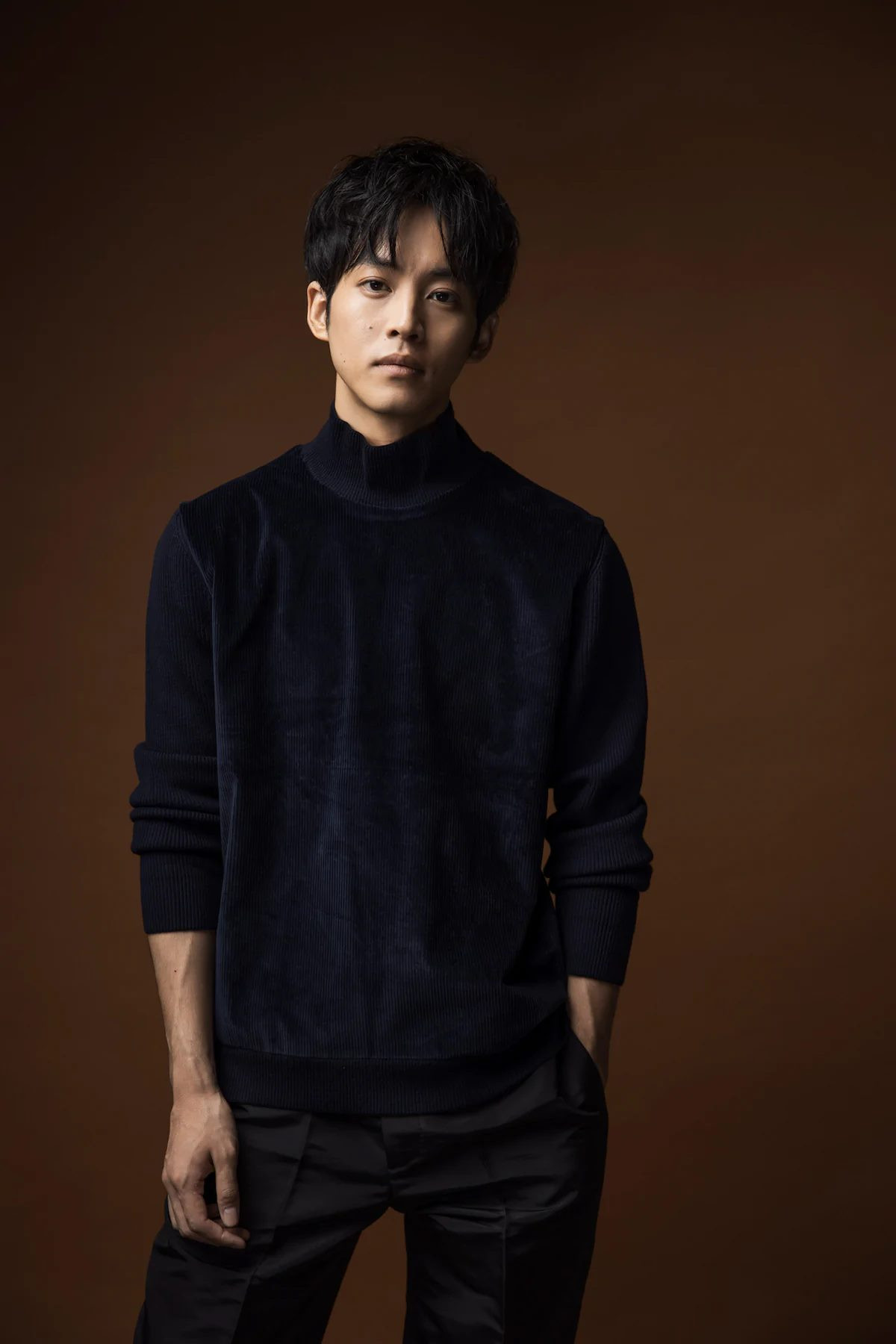 Con gái 17 tuổi của tài tử Nhật Bản gây tranh cãi vì ăn mặc quá gợi cảm ảnh 5