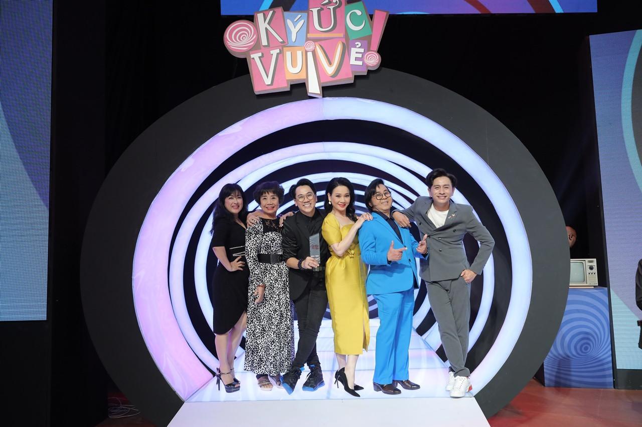 Dàn nghệ sĩ nhóm Líu Lo, thần tượng của trẻ em một thời tụ hội sau 20 năm ảnh 1