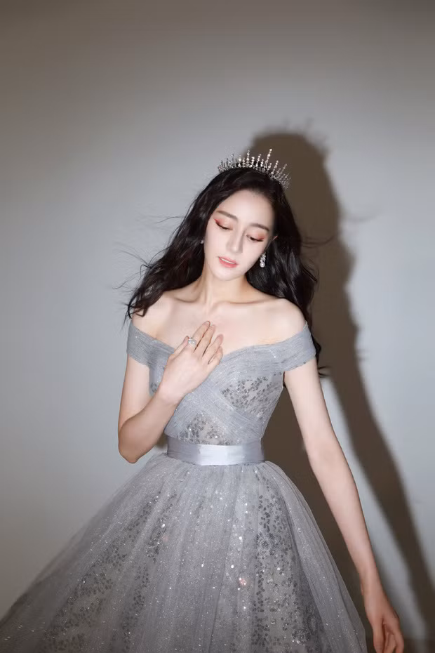 Mê mẩn ngắm ‘ma nữ đẹp nhất Thái Lan’ Mai Davika hóa Tiên bướm gợi cảm dịp Halloween ảnh 8