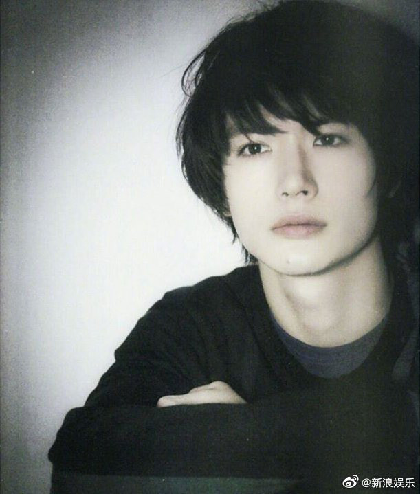 Sao châu Á 21/7: Sao 'Hậu duệ mặt trời' bắt nghi phạm quay lén phụ nữ ảnh 4