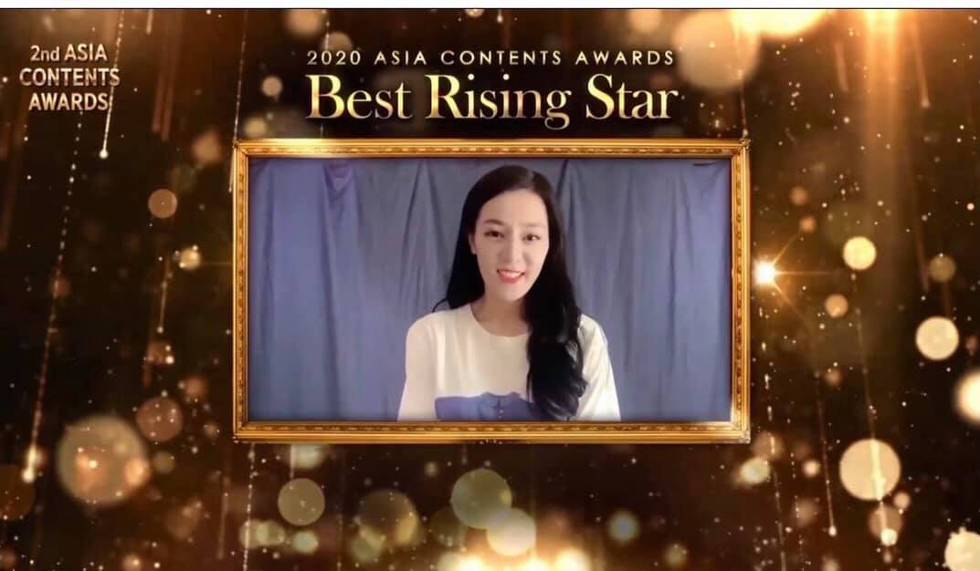 Tranh cãi thiết kế của nhiếp ảnh gia nổi tiếng Trung Quốc giống hệt áo dài Việt Nam ảnh 7