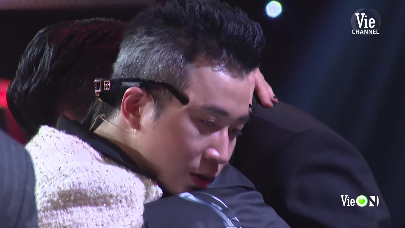 Sân khấu 'Rap Việt' ngập tràn nước mắt, Trấn Thành nhòe lệ vì những ‘chiến binh tâm hồn’ ảnh 5