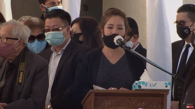 Xót xa khoảnh khắc vợ nhìn mặt nghệ sĩ Chí Tài lần cuối trước khi chia xa vĩnh viễn ảnh 9