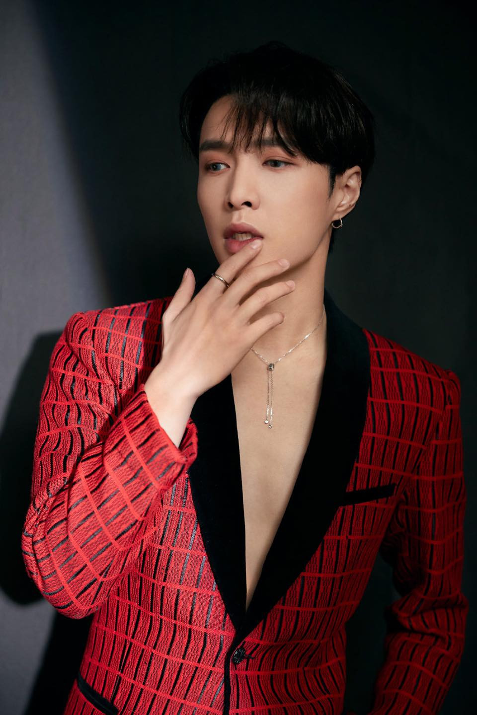 Mẫu nữ 38 tuổi lấy ông trùm mỏ vàng 63 tuổi gây xôn xao mạng xã hội Trung ảnh 8