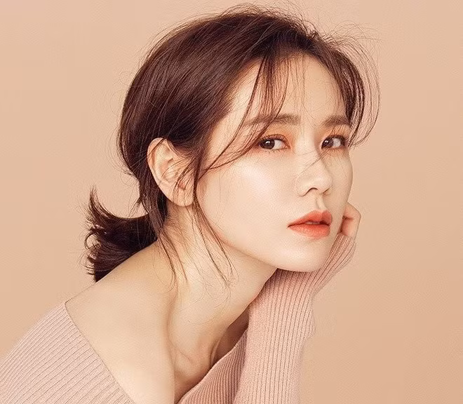 Chị đẹp 'Hạ cánh nơi anh' vượt mặt Song Hye Kyo để trở thành mỹ nhân đẹp nhất châu Á ảnh 1